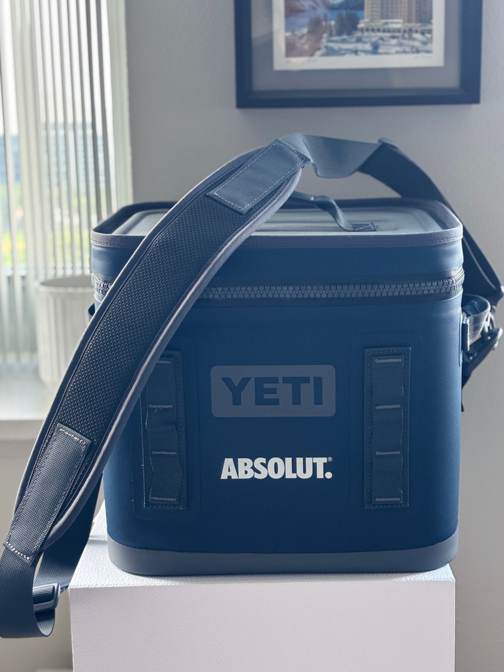 YETI Hopper Flip 12 Cooler ABSOLUT. Branded Navy Blue Collectible Like New Rare